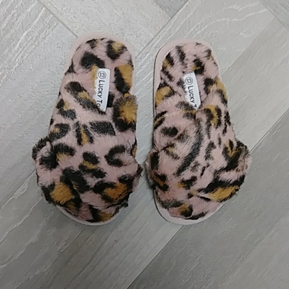 🍭🩷❄️ Fuzzy Toddler Slippers